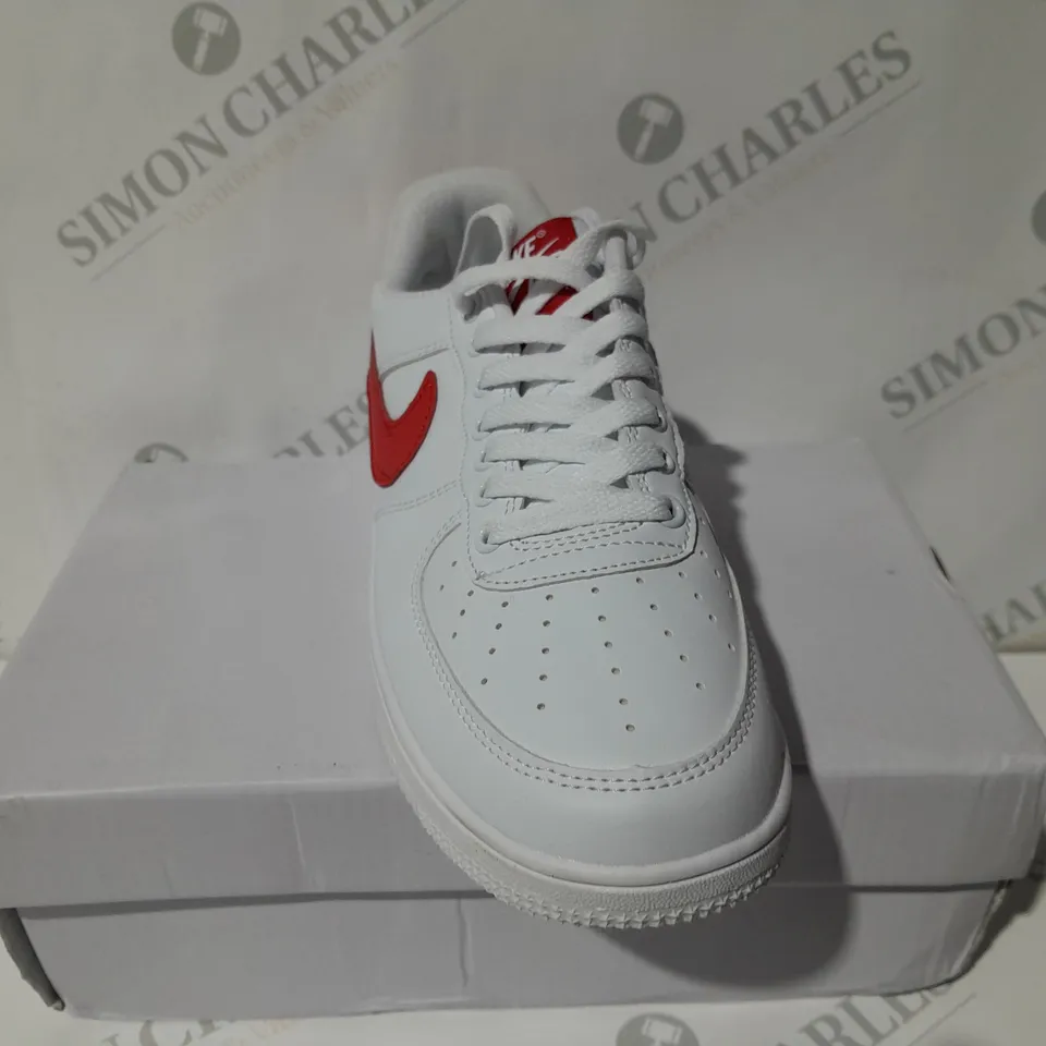 NIKE AIR FORCE 1 TRAINERS IN WHITE - SIZE 40