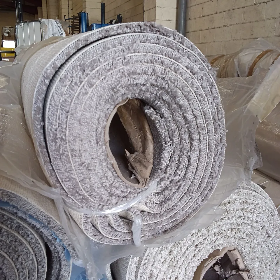 ROLL OF QUALITY EC FREEDOM XTRA SMOKE CARPET // APPROX SIZE: 5.00 X 4.00M