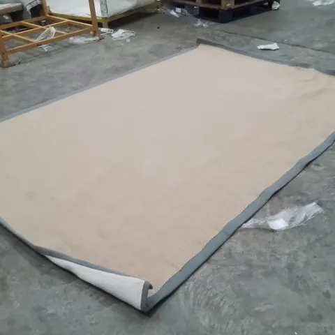 QUALITY DESIGNER AREA RUG - APPROXIMATELY 290X200CM