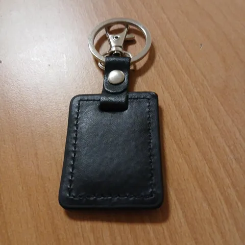 ANTHONY JAMES KEY RING – BLACK LEATHER TAG WITH SILVER RING – SKU AJA001