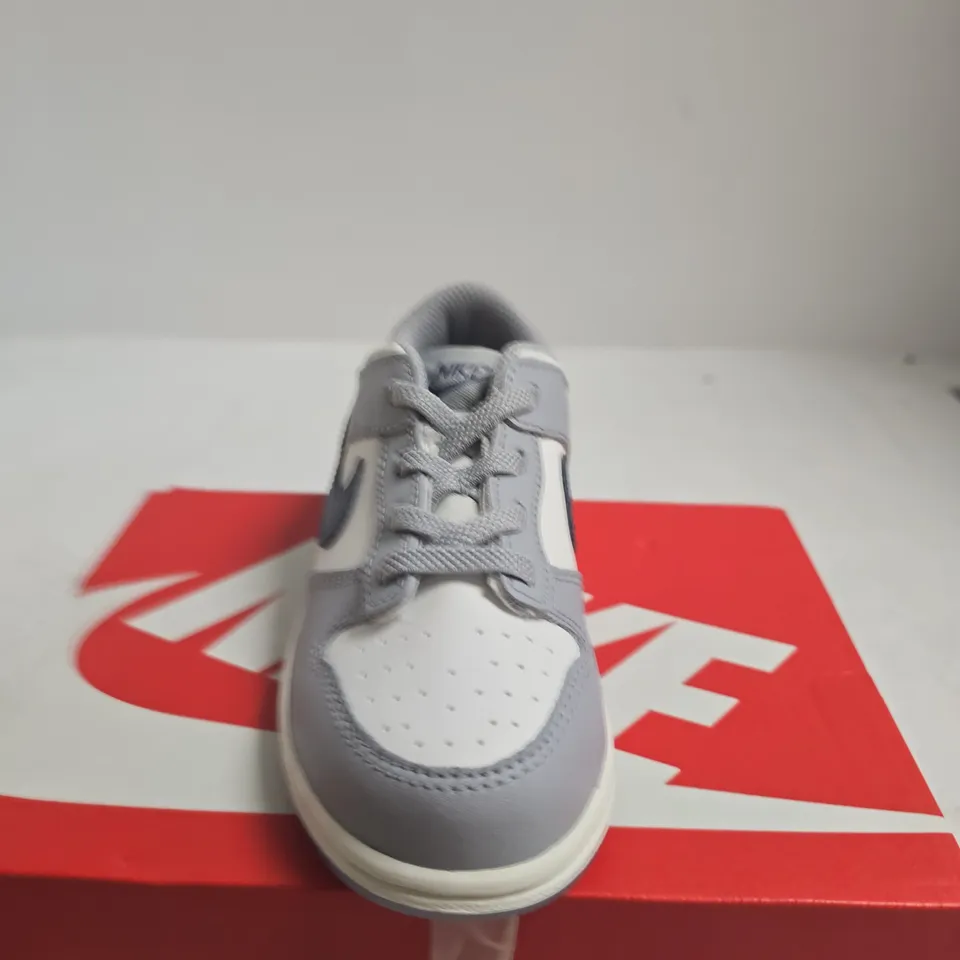 BOXED PAIR OF NIKE DUNK LOW KIDS' SNEAKERS –  UK 9.5