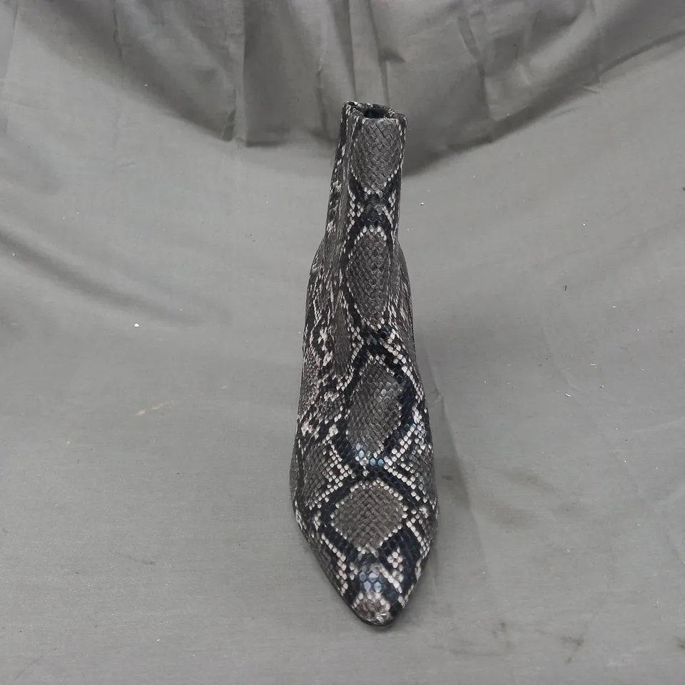 BOXED STEVE MADDEN ANKLE BOOTS IN GREY/OTHER SNAKE - ODD SIZES