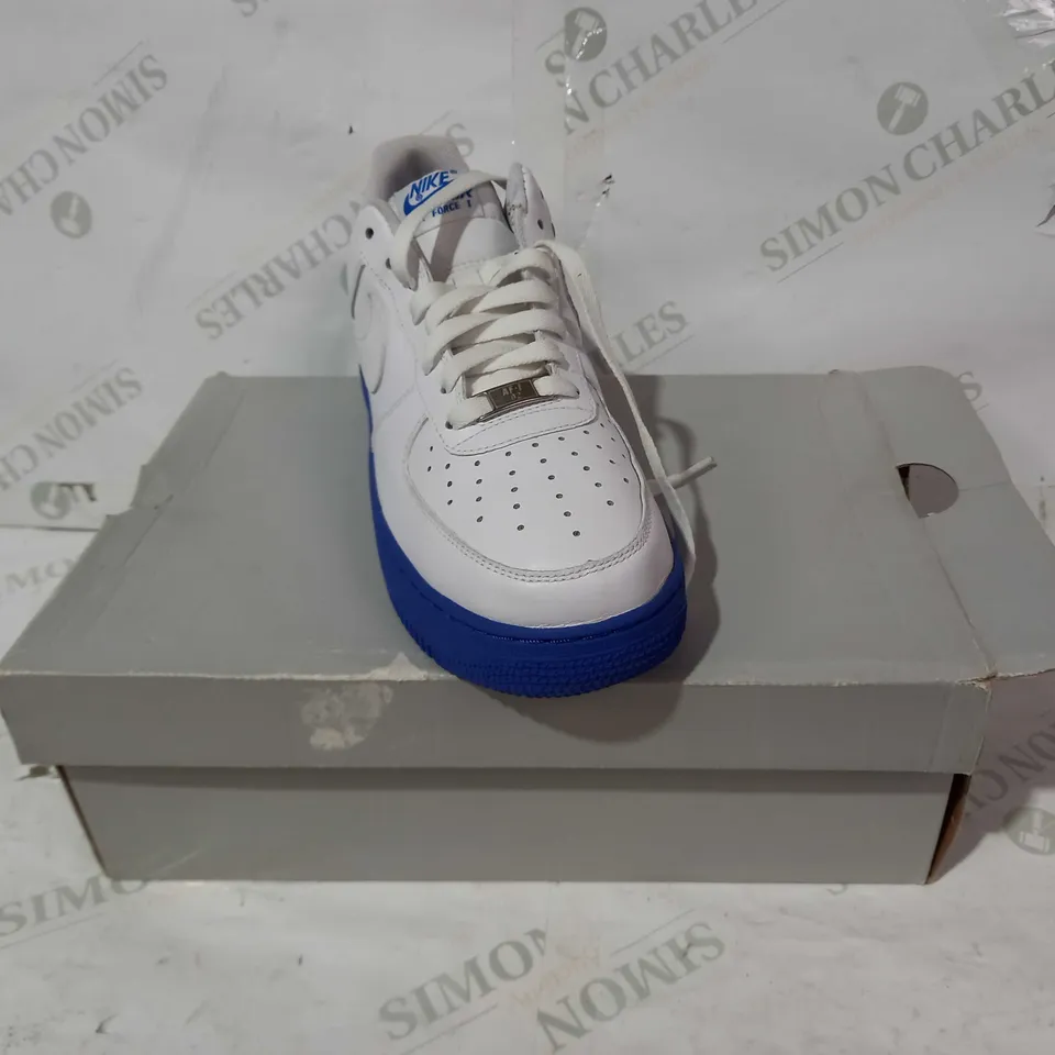 BOXED PAIR OF NIKE AIR FORCE 1 TRAINERS IN WHITE/BLUE UK SIZE 8.5