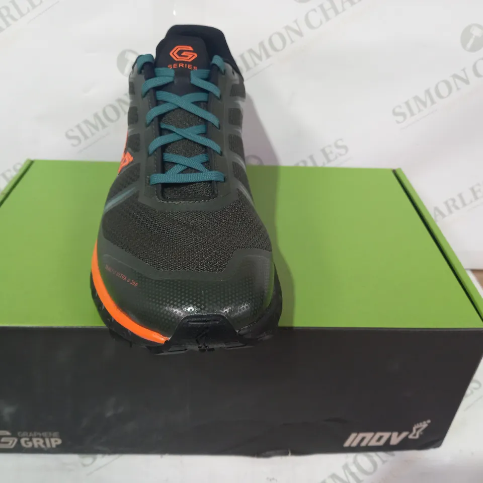 BOXED PAIR OF INOV TRAILFLY ULTRA G 300 MAX SHOES IN DARK GREEN/ORANGE UK SIZE 9.5