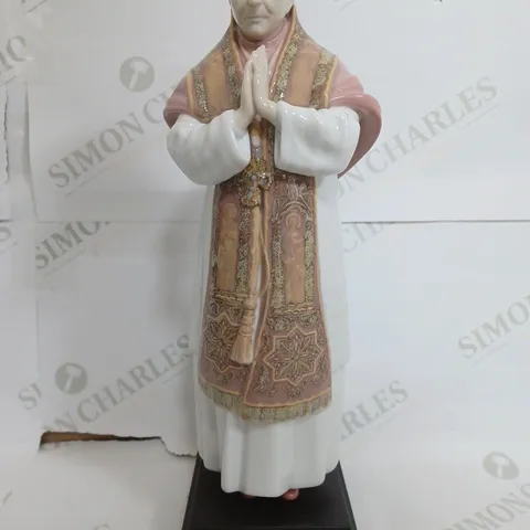 BOXED LLADRO POPE BENEDICTUS XVI 8266