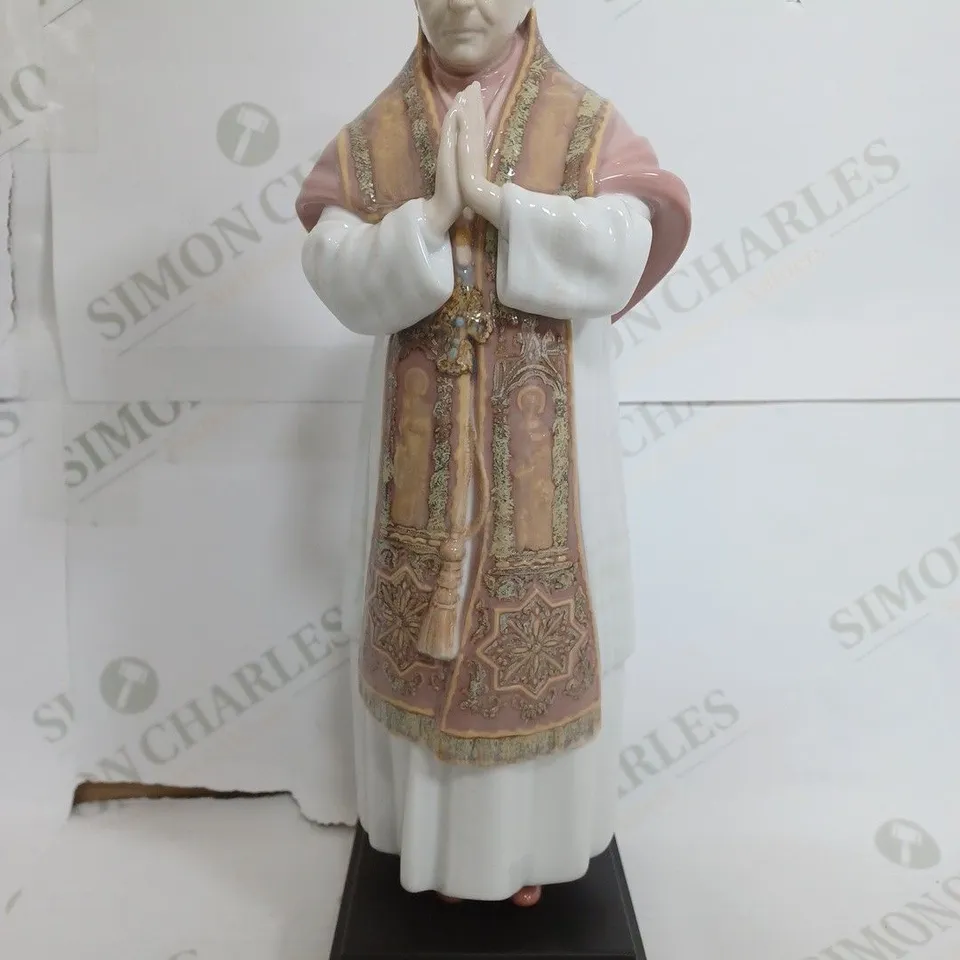 BOXED LLADRO POPE BENEDICTUS XVI 8266