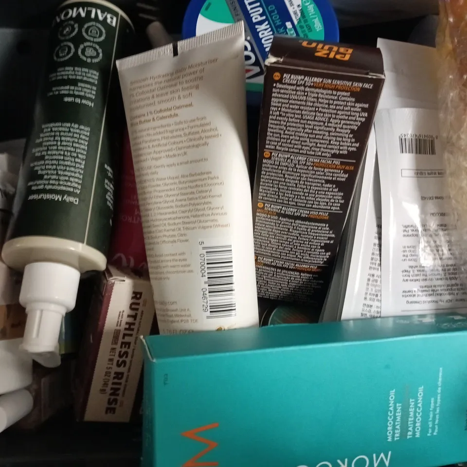 APPROXIMATELY 20 ASSORTED COSMETIC ITEMS TO INCLUDE SMOOSH, L'ORÉAL, ETC - COLLECTION ONLY