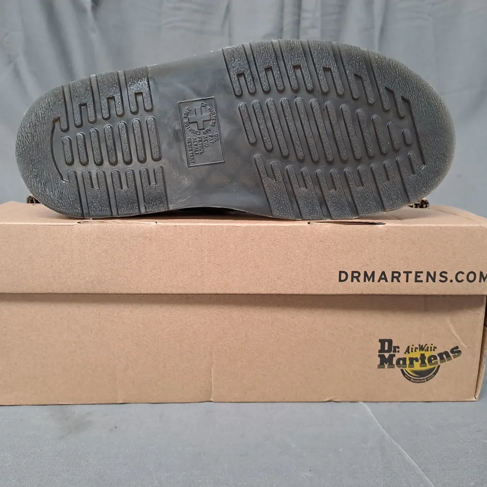 BOXED PAIR OF DR MARTENS JORGE II FL SHOES IN NICKEL GREY UK SIZE 5