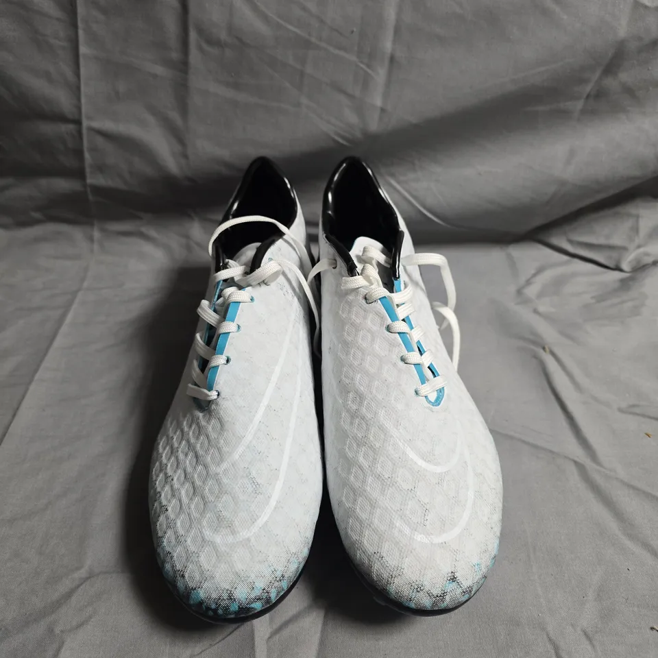 UNBOXED PAIR OF NIKE HYPERVENOM FOOTBALL BOOTS - UK SIZE 6.5