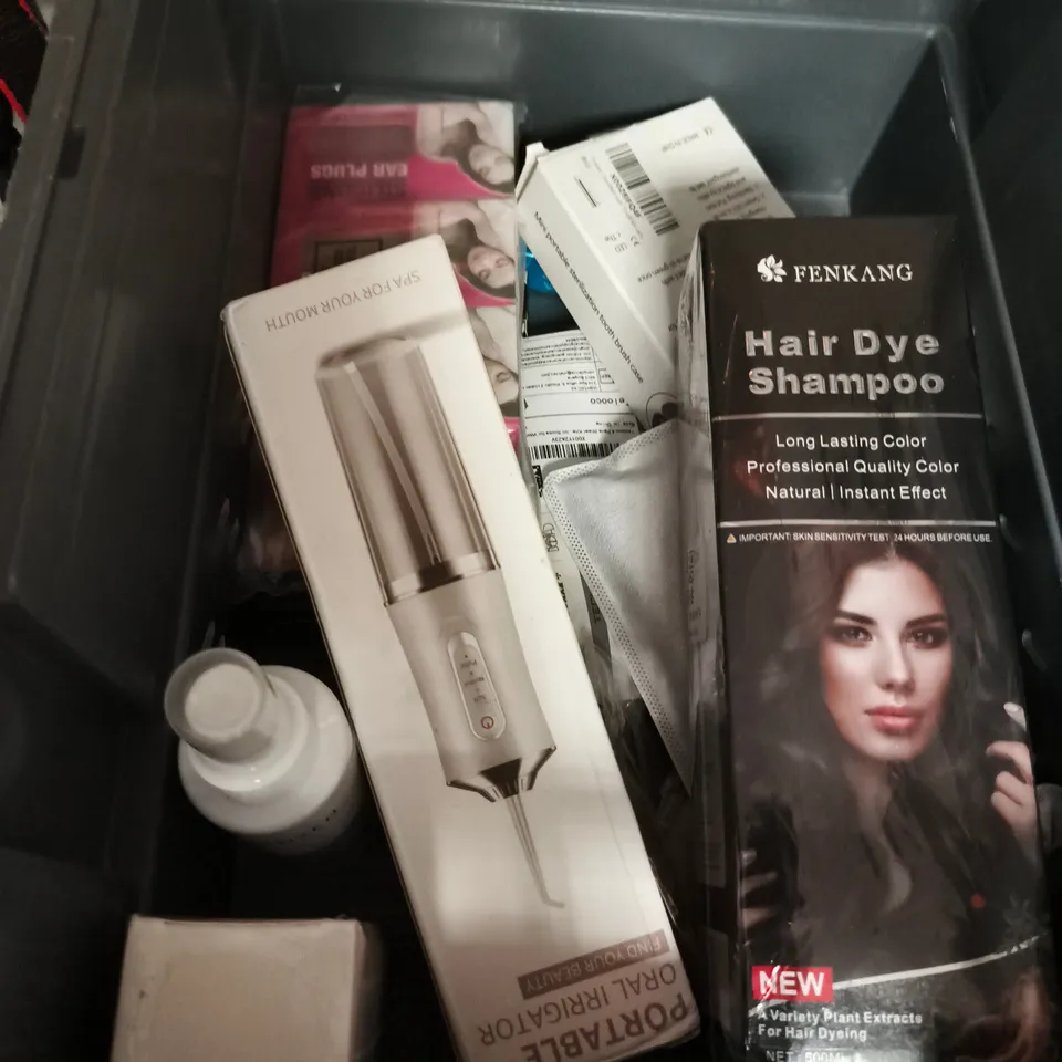 APPROXIMATEY 20 ASSORTED HEALTH AND BEAUTY PRODUCTS TO INCLUDE - CURLSMITH CURL DEFINING SOUFFLE - GARNIER MICELLAR CLEANSING WATER - TREE HUT RASPBERRY FIZZ SUGAR SCRUB - ETC