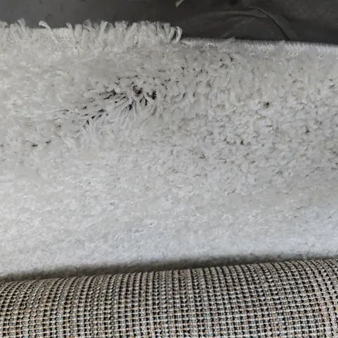 UNBRANDED WHITE RUG SIZE UNKNOWN 