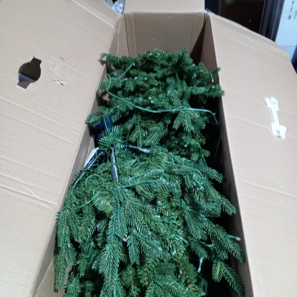 CHRISTMAS TREE DECORATION