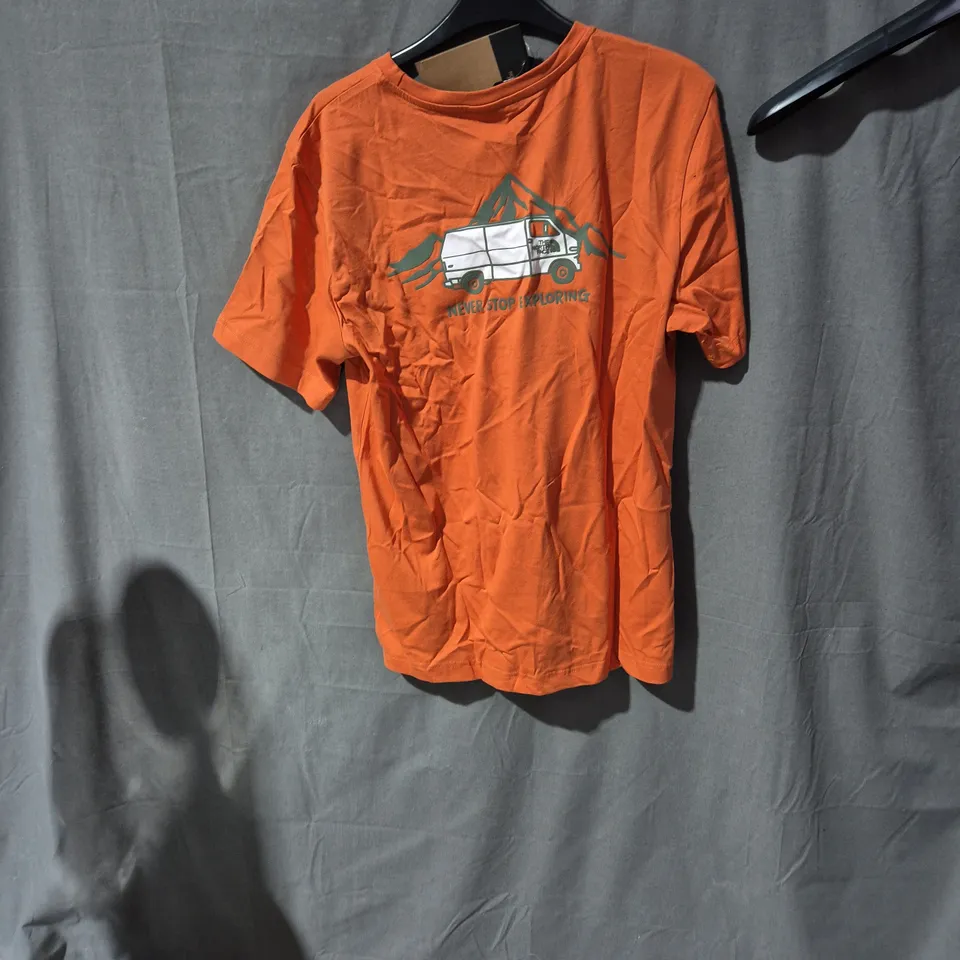 THE NORTH FACE ORANGE T‑SHIRT – REGULAR FIT, UK SMALL, MEN'S GRAPHIC TEE