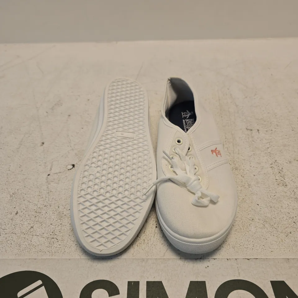 PENGUIN BY MUSINGWEAR WHITE CANVAS TRAINERS – UK SIZE 6