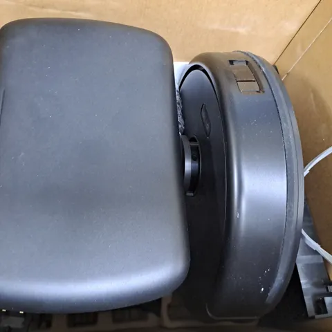 BOXED EUFY ROBOVAC L60 SES HYBRID ROBOTIC VACUUM CLEANER WITH SELF EMPTY STATION