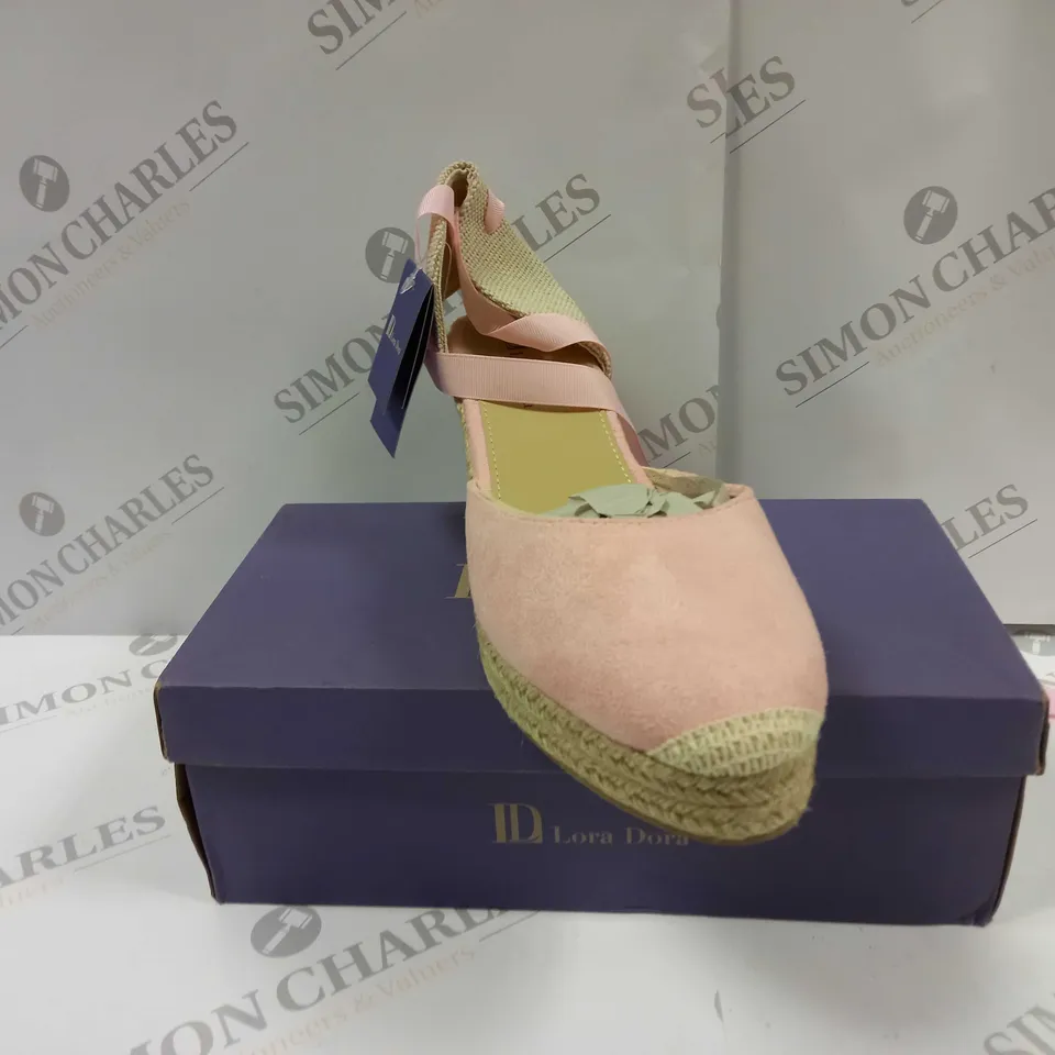 BOXED PAIR OF LORA DORA RITA WEDGE SANDALS UK SIZE 9 