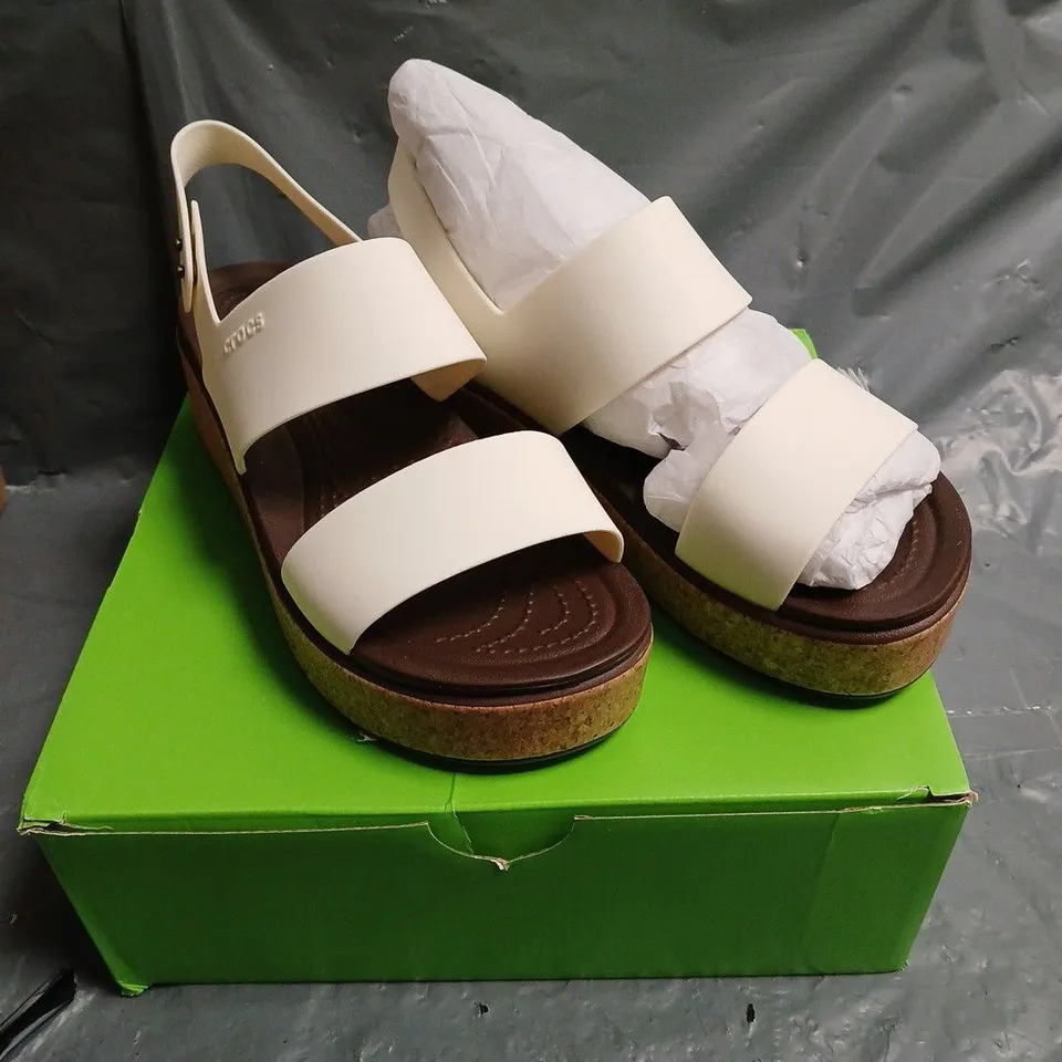 BOXED PAIR OF CROCS BROOKLY CORK LOW WEDGE SANDALS - 5