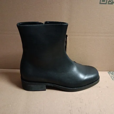 KOI THE WARDEN MEN'S CLASSIC SMART BOOTS IN BLACK - UK 9