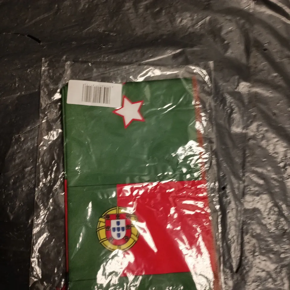 BOX OF APPROXIMATELY 30 ASSORTED ITEMS TO INCLUDE: CYBERPUNK POSTCARD, HARRY POTTER FACE COVERING AND PORTUGAL SCARF