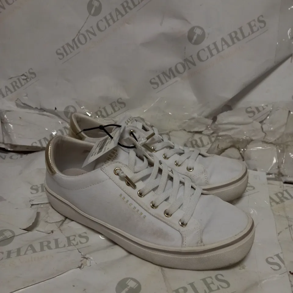 SIZE 6.5 SKECHERS STRETCH LACE TRAINERS WHITE