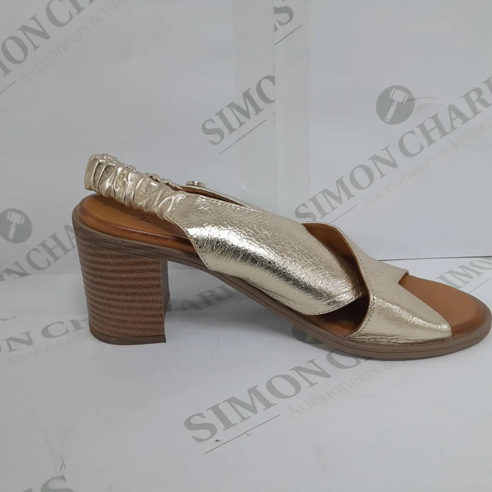 PAIR OF MODA IN PELLE LASSANDRA SANDALS IN GOLD SIZE 3