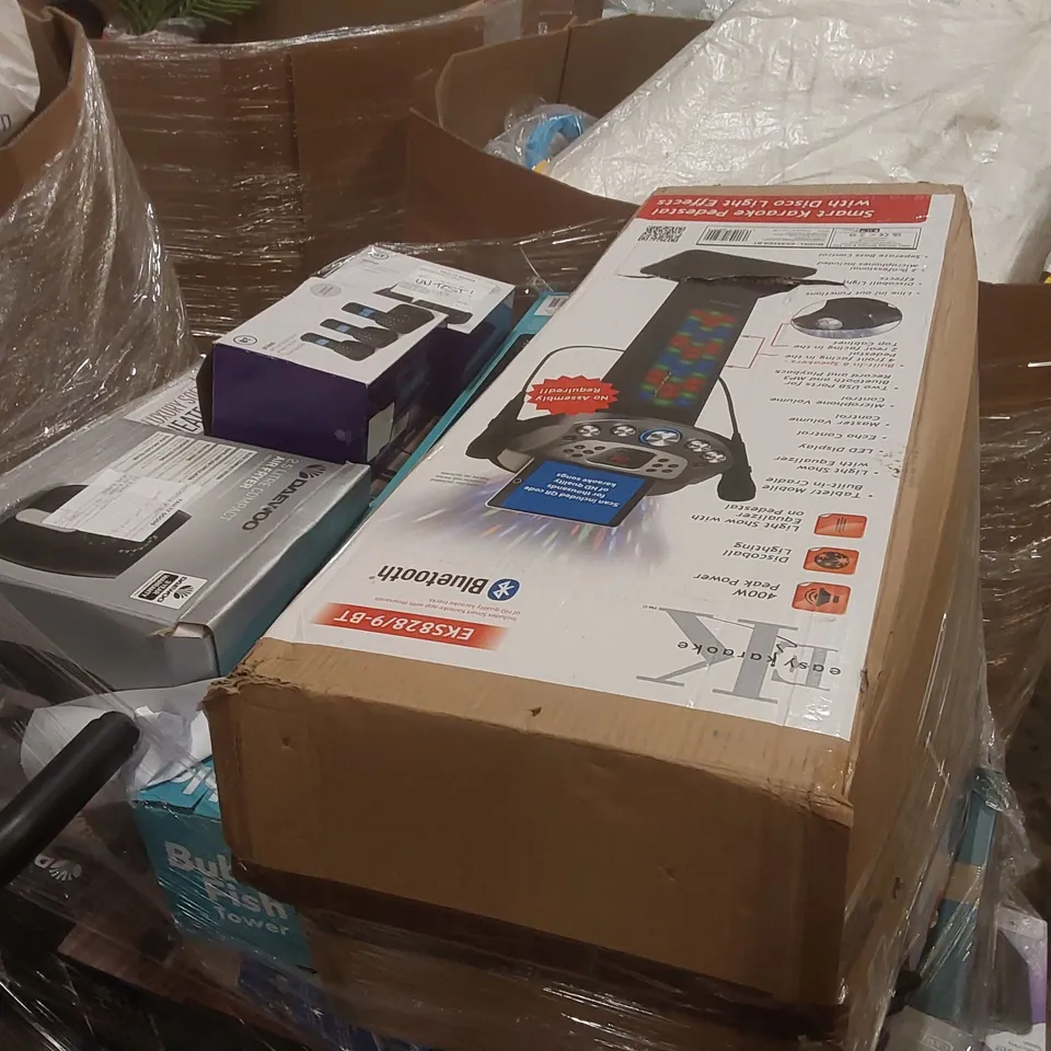 PALLET CONTAINING A VERY LARGE QUANTITY OF ASSORTED HOME APPLIANCES INCLUDING: KETTLES, BLENDER, SOUP MAKERS, TOASTER, PARTY SPEAKER, FAN HEATER, AIR FRYER, SMART KARAOKE SET ECT