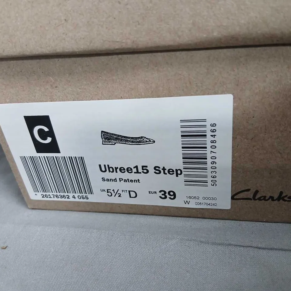 CLARKS BEIGE PATENT BOW PUMPS – UK 5½ / EU 39, BOXED