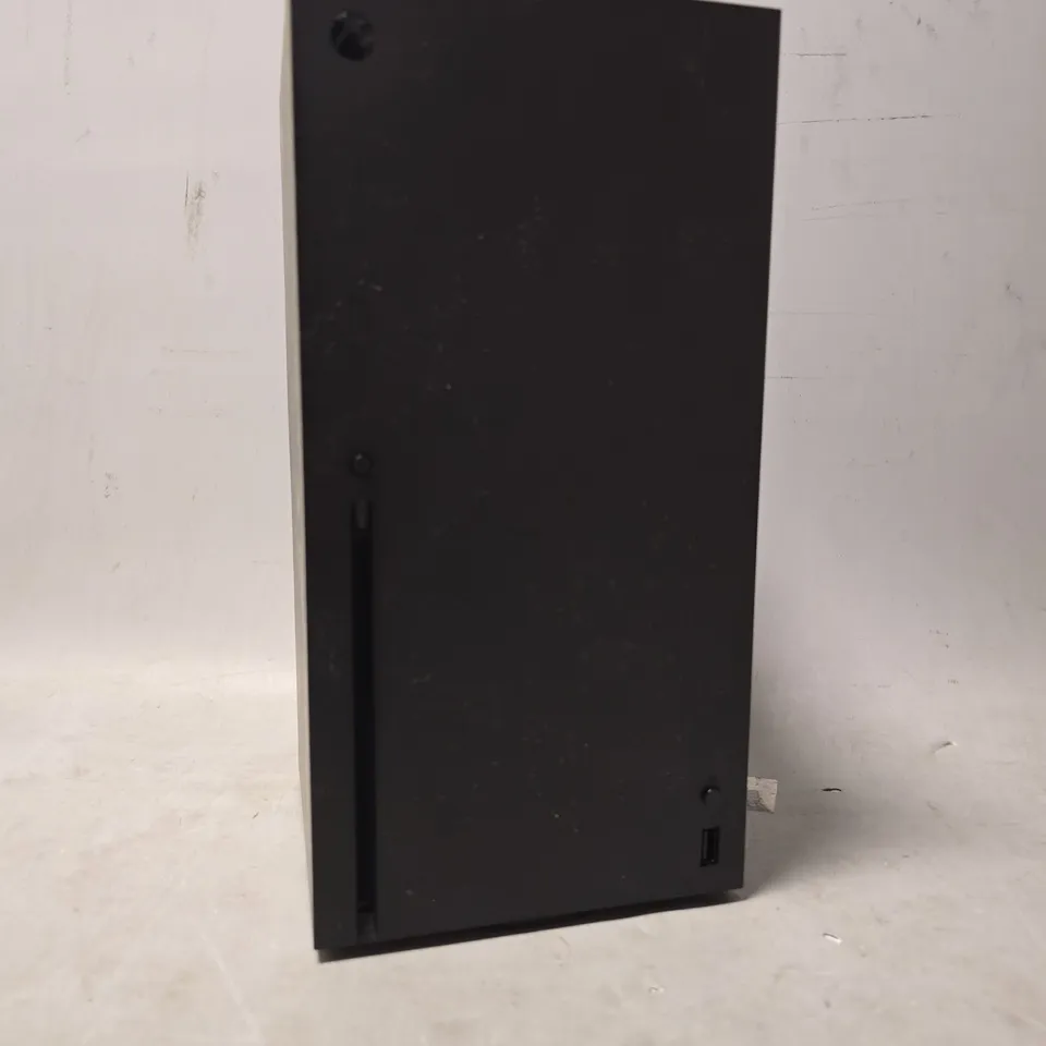 XBOX SERIES X GAMING CONSOLE 