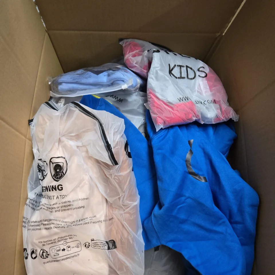 BOX OF ASSORTED KIDS CLOTHING ITEMS TO INCLUDE - TOP , SHORTS , T-SHIRT ETC