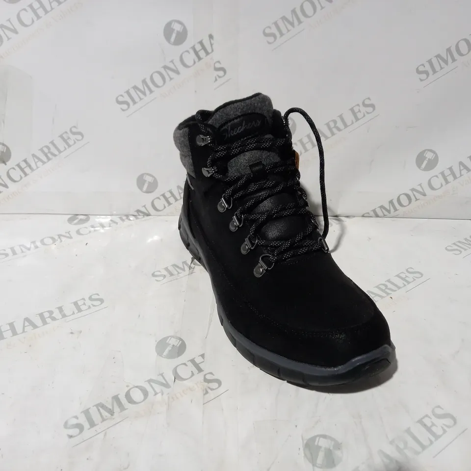 BOXED PAIR OF SKECHERS SYNERGY WARM TECH BOOTS IN BLACK UK SIZE 8
