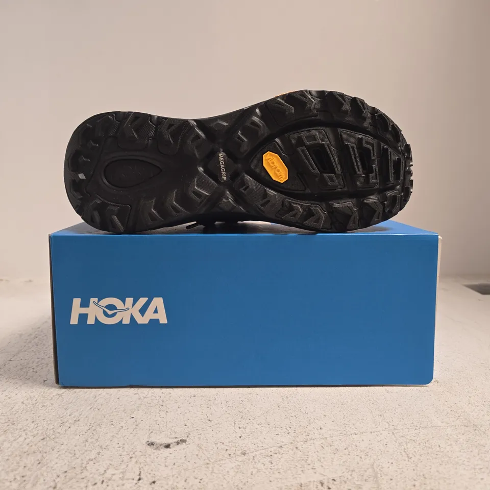 BOXED PAIR OF HOKA U MAFATE SPEED 2 TRAINERS IN BLACK/GREY SIZE UK 7.5