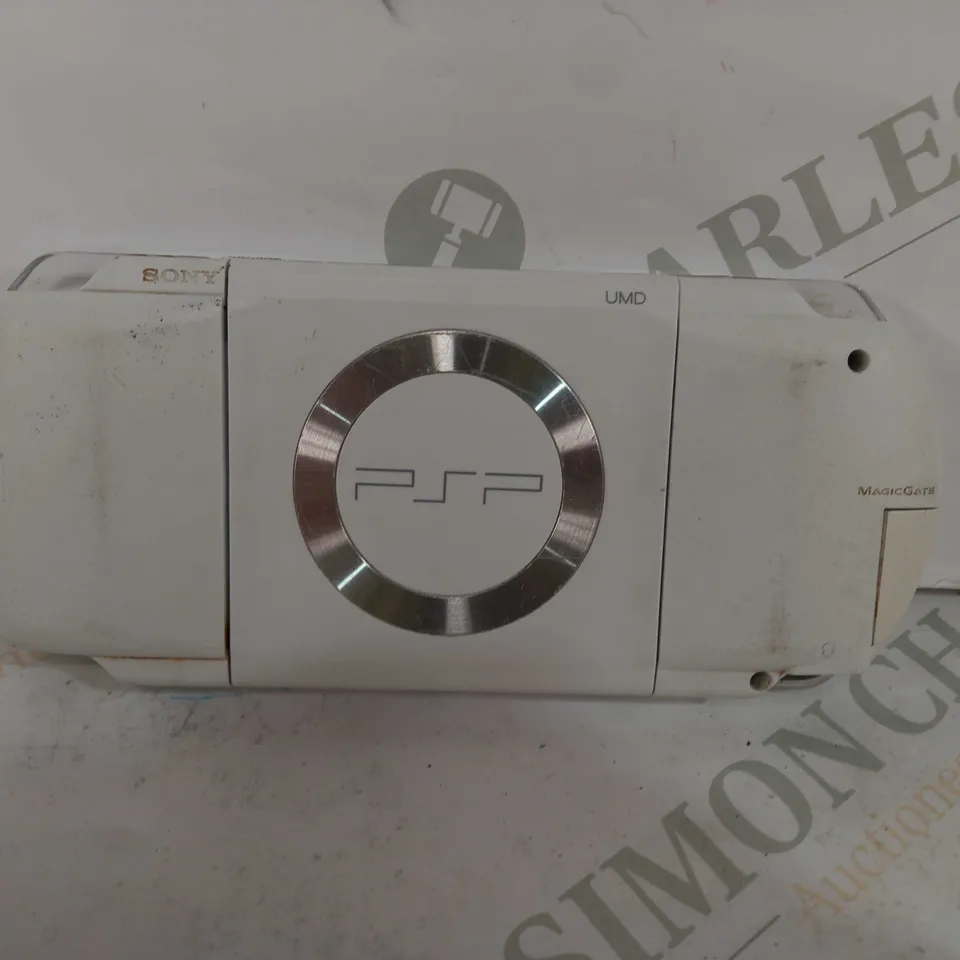 SONY PSP PORTABLE GAMING CONSOLE IN WHITE