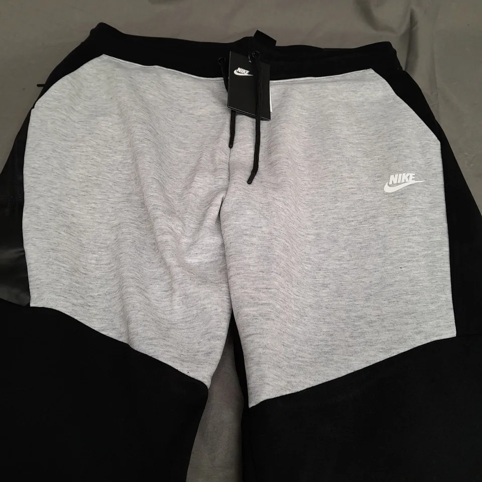 NIKE MENS TRACKSUIT PANTS IN GREY & BLACK - XXL
