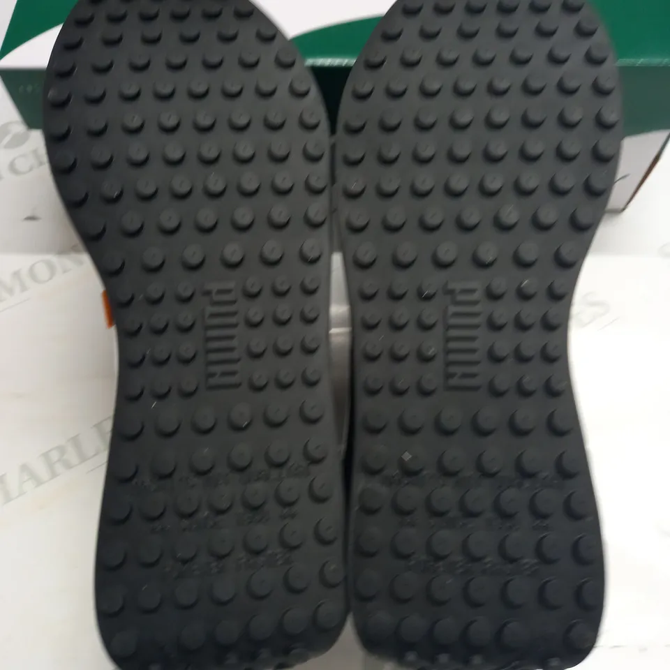 BOXED PAIR OF PUMA RIDER DISPLACED TRAINERS IN ASPHALT - UK 9