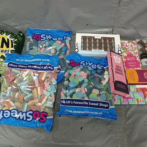 APPROXIMATELY 8 ASSORTED FOOD & DRINK ITEMS TO INCLUDE - SOSWEET PACKS, CITY BUNNIES, AND MINI CHEDDARS ETC.