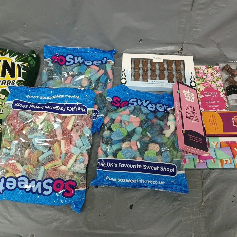 APPROXIMATELY 8 ASSORTED FOOD & DRINK ITEMS TO INCLUDE - SOSWEET PACKS, CITY BUNNIES, AND MINI CHEDDARS ETC. 