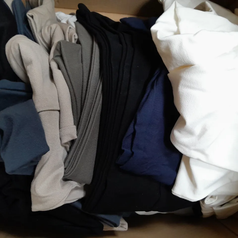 BOX OF APPROXIMATELY 10 ASSORTED CLOTHING AND FASHION ITEMS IN VARIOUS STYLES, SIZES, AND COLOURS - COLLECTION ONLY