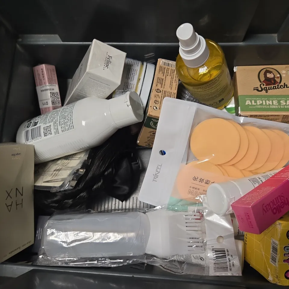 APPROXIMATELY 20 ASSORTED COSMETICS ITEMS TO INCLUDE WHITENING TOOTHPASTE, OEZOEZ BODY COVERAGE PERFECTER, TATTOO BUTTER, ETC 