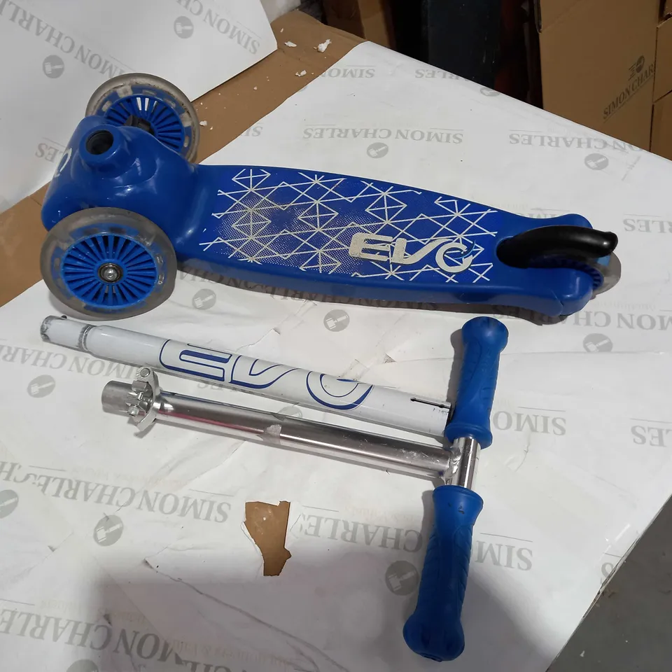 EVO LIGHT UP MOVE N GROOVE SCOOTER - BLUE RRP £24.99