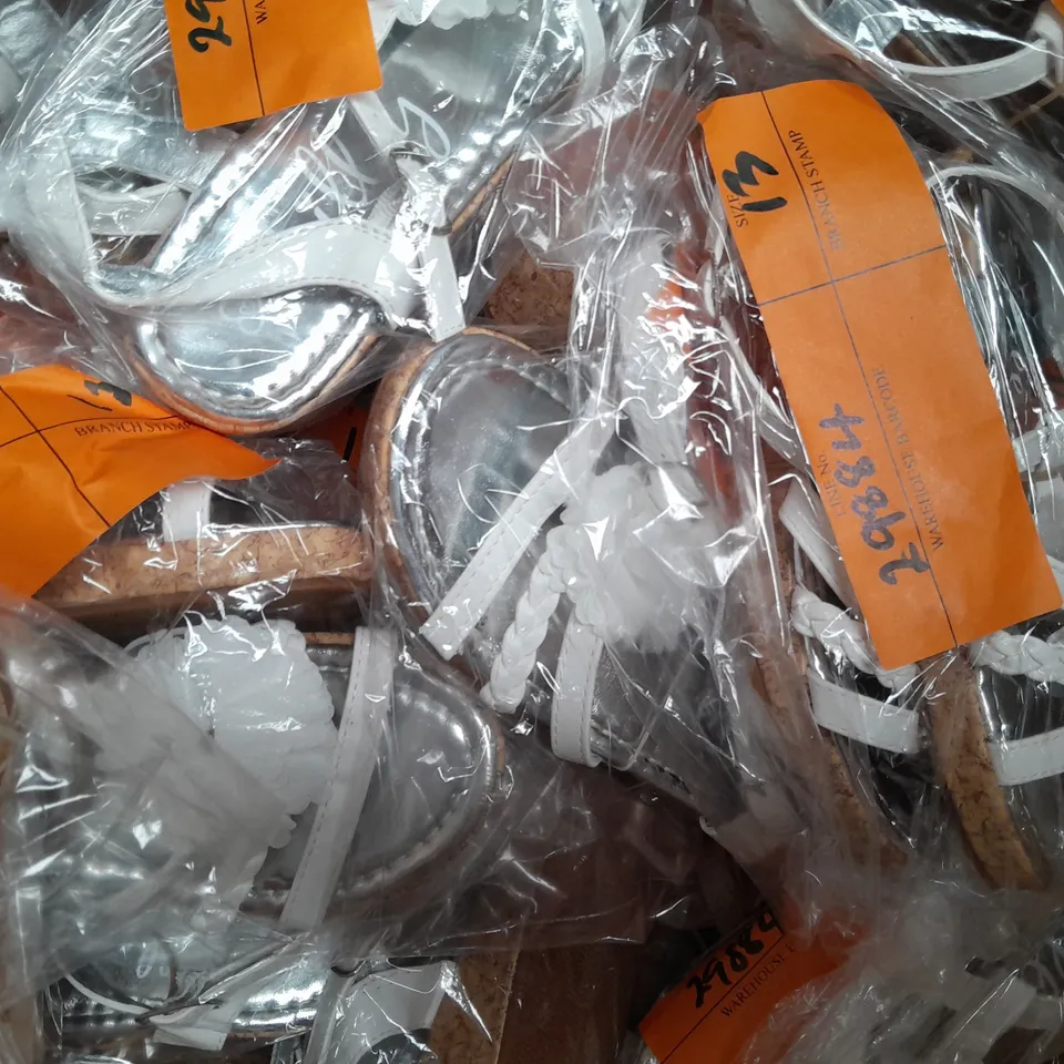 BOX OF APPROXIMATELY 15 LILLEY KIDS OPEN TOE SANDALS IN WHITE/METALLIC SILVER W. FLOWER DETAIL - VARIOUS SIZES