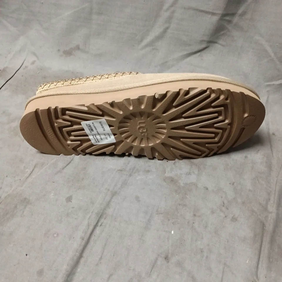 UGG BEIGE SLIP-ON SLIPPERS WITH SHEARLING LINING SIZE 7