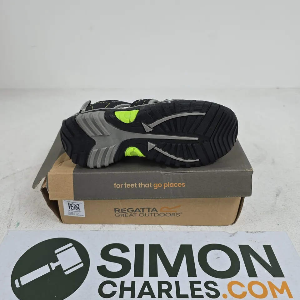 BOXED PAIR OF REGATTA KIDS WETSHORE SHOES IN BLACK/LIME GREEN - UK 1