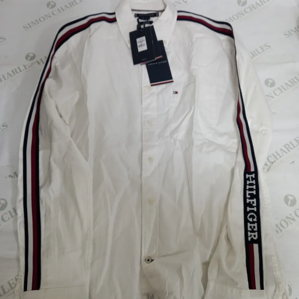 TOMMY HILIFIGER FLEX TAPED SLEEVE RF SHIRT - SMALL