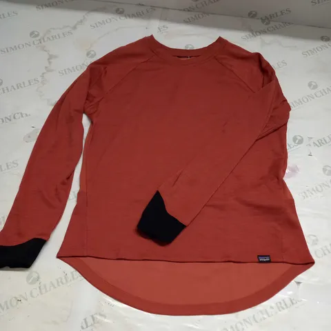 WOMENS LONG SLEEVE PATAGONIA TOP - M