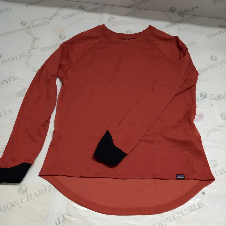 WOMENS LONG SLEEVE PATAGONIA TOP - M