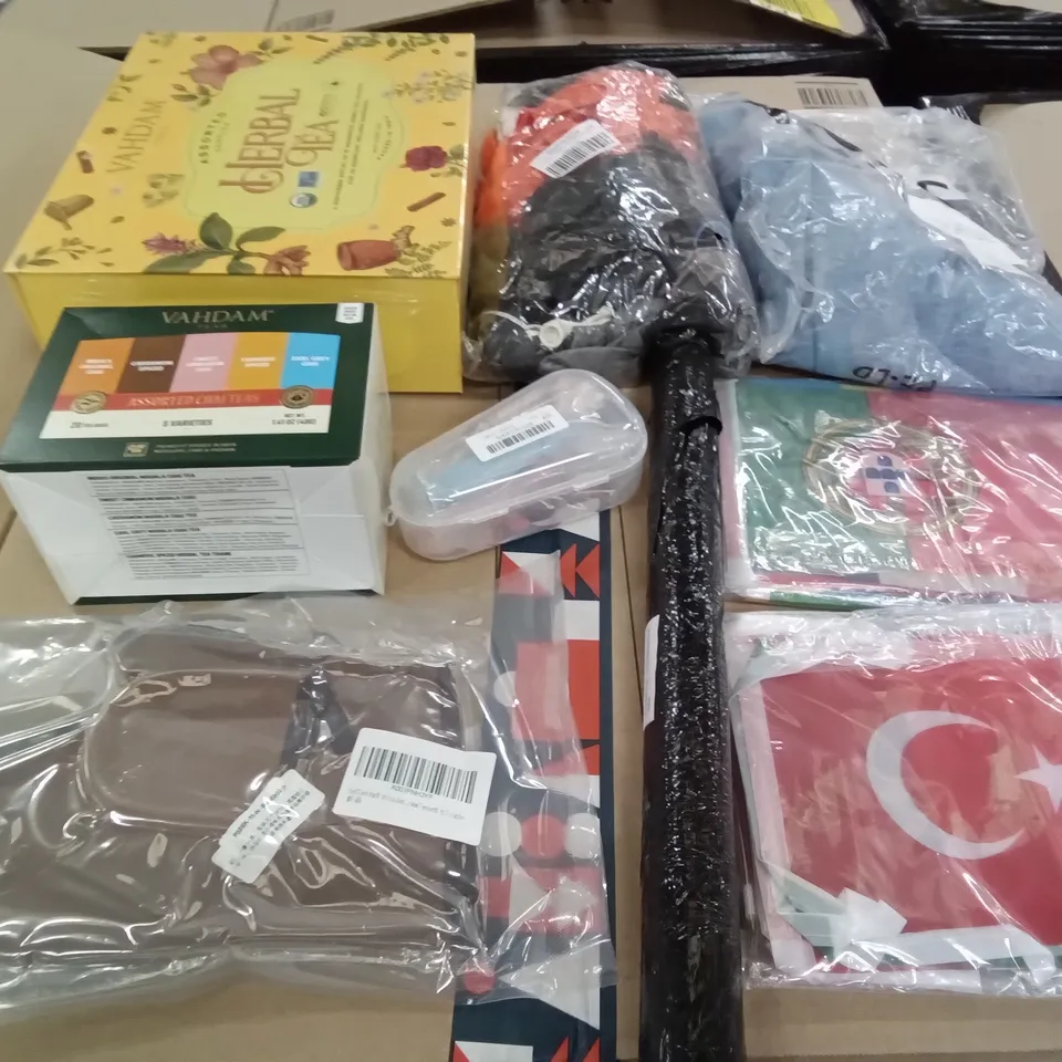 PALLET OF ASSORTED ITEMS INCLUDING WORLD FLAGS SET, FLORAL WALL DECOR, VAHDAM HERBAL TEA SET, HALLOWEEN BALLOON SET, YOINS BLUE TOP