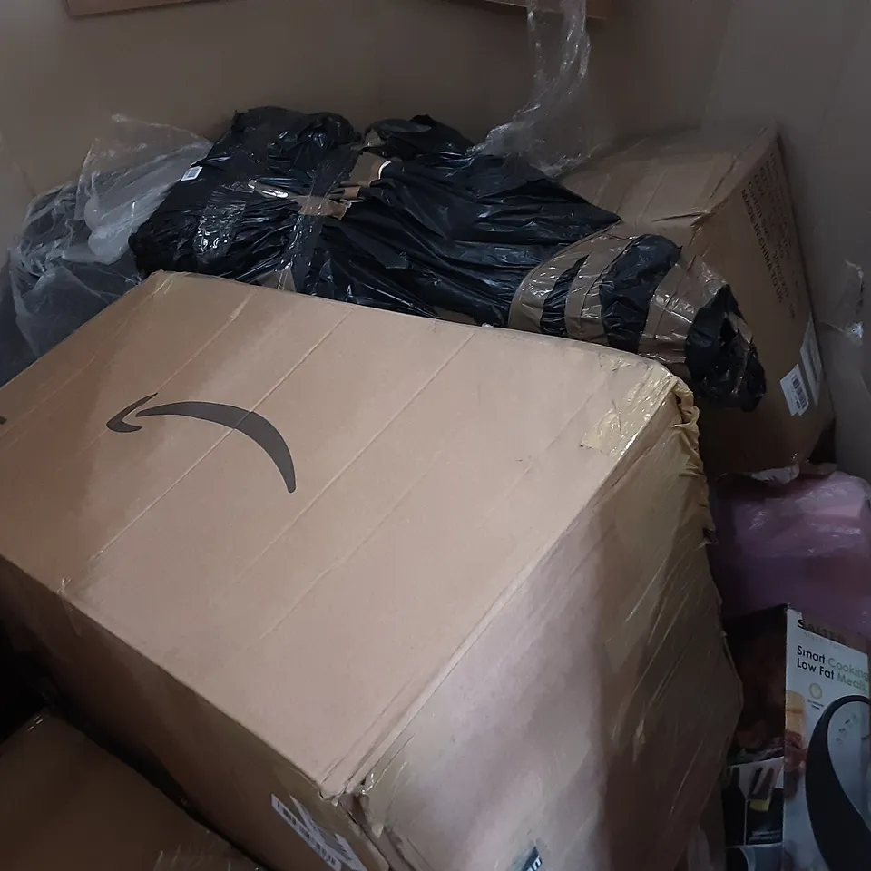 PALLET OF ASSORTED PRODUCTS TO INCLUDE SAFETY 1ST TRAVEL SAFETY BARRIER, KETER MARVEL, SALTER AIR FRYER, VYTRONIX HANDHELD VACUUM, WOOL DUVET REGATTA GREAT OUTDOORS CHAMPING CHAIR