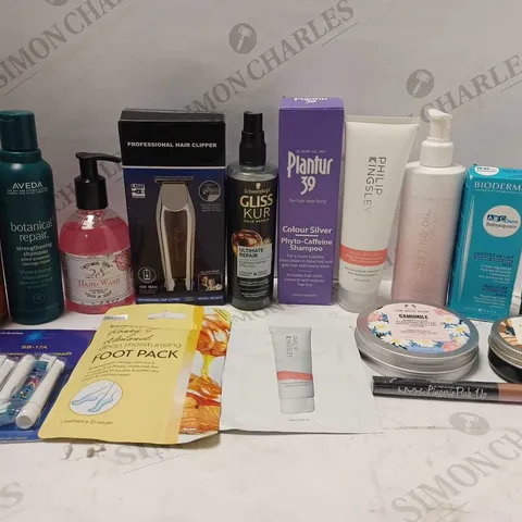 LOT OF APPROX 12 ASSORTED BEAUTY PRODUCTS TO INCLUDE PHILIP KINGSLEY TREATMENT, THE BODY SHOP OIL-CONTROL EXFOLIATOR, THE BODY SHOP CAMOMILE CLEANSING BUTTER, ETC