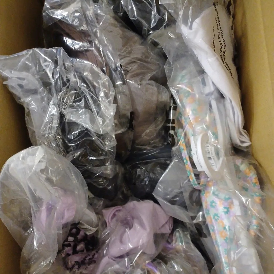 BOX OF APPROXIMATELY 20 ASSORTED CLOTHING PRODUCTS IN VARIOUS BRANDS & SIZES TO INCLUDE SKIRTS, T-SHIRTS, VEST TOPS ETC 
