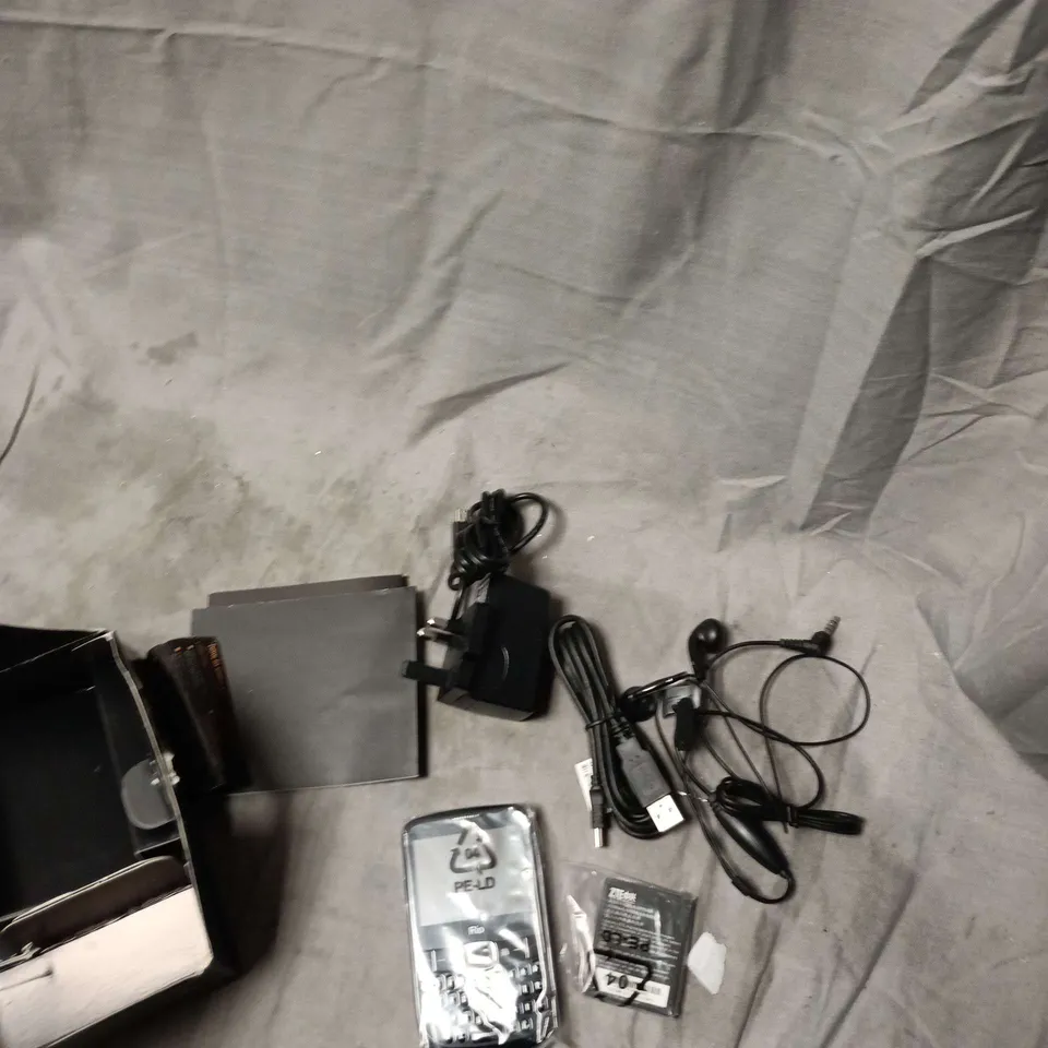 ORANGE RIO MOBILE PHONE WITH QWERTY KEYBOARD – BOXED